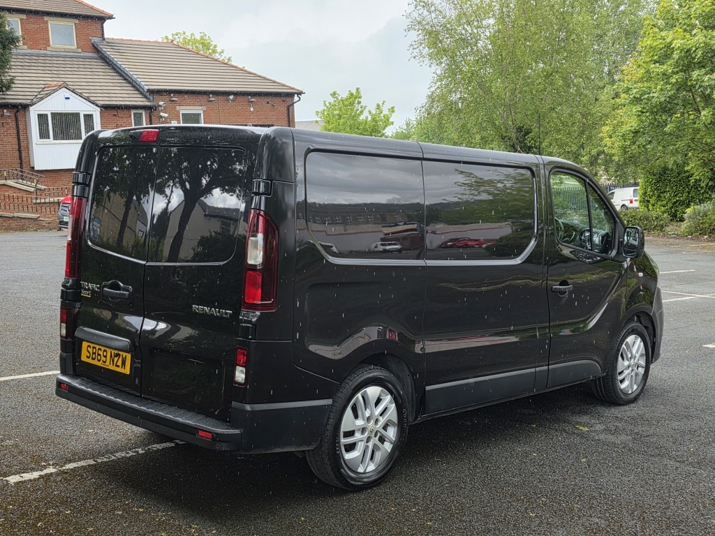 Renault Trafic 2.0 Sl28 Sport Black #5