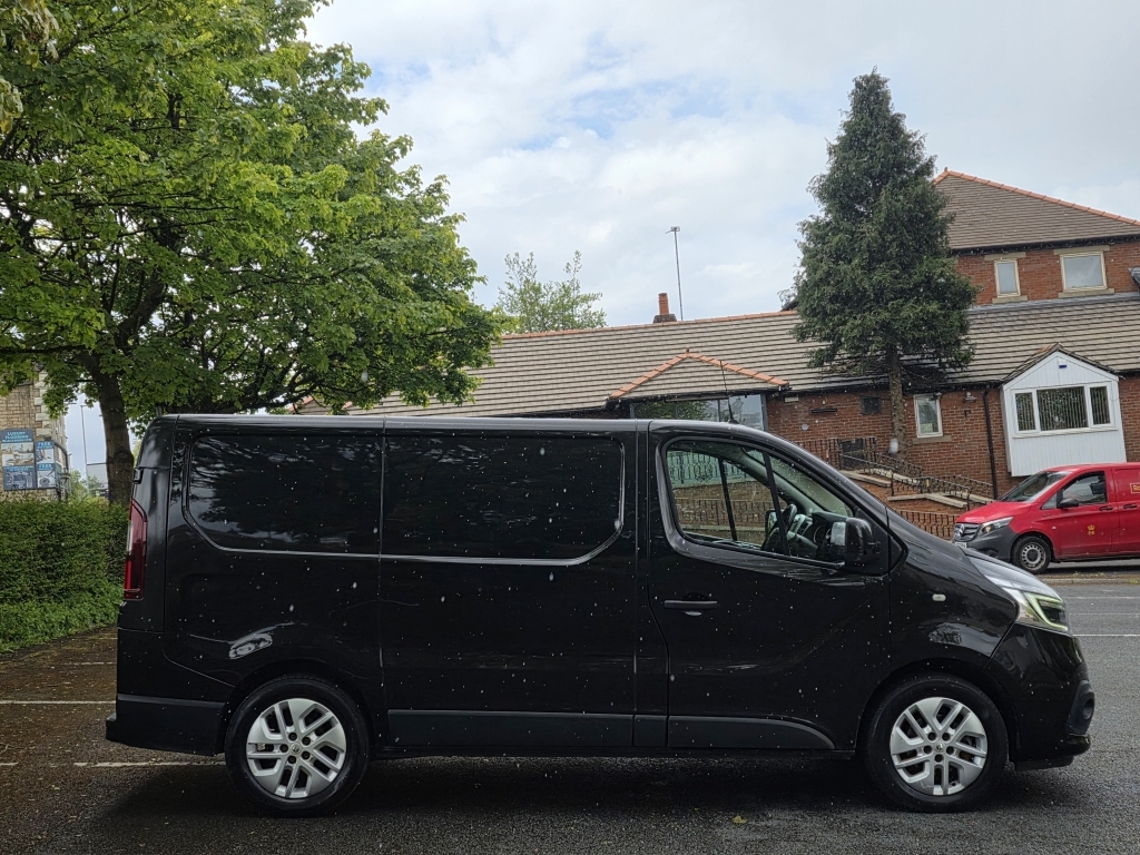 Renault Trafic 2.0 Sl28 Sport Black #3