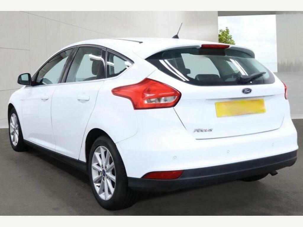 Ford Focus 1.6 Titanium Hatchback White #5