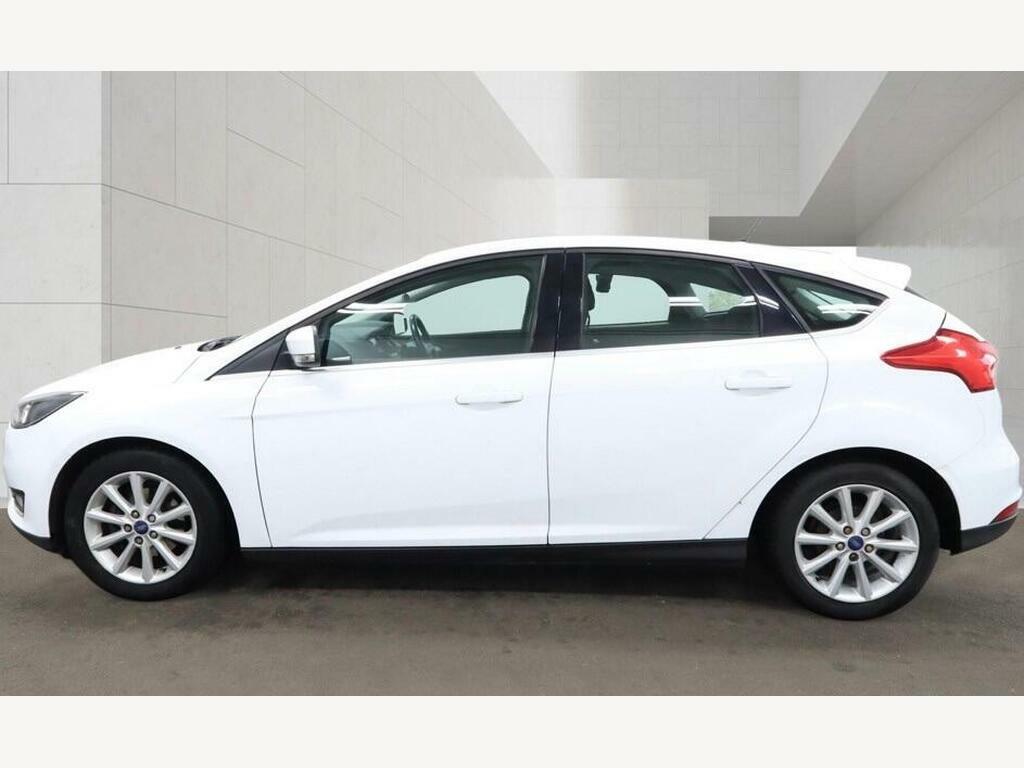Ford Focus 1.6 Titanium Hatchback White #6
