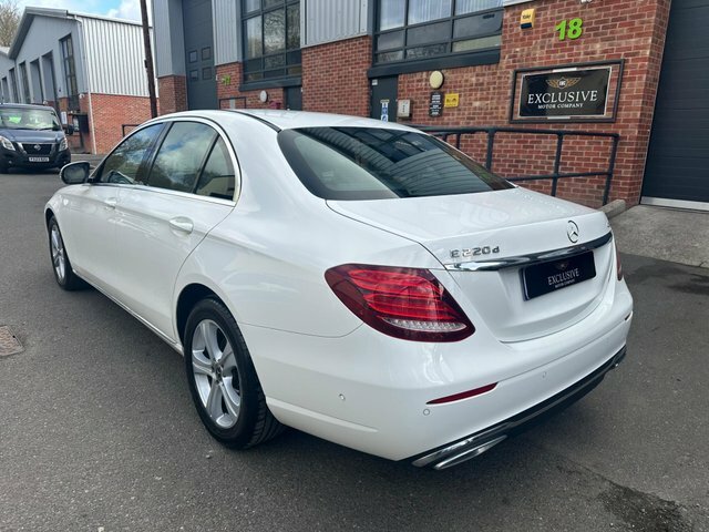 Mercedes-Benz E Class 2017 2.0 E220d Se G-tronic 4Matic Euro 6 Ss WN67XFU White #4