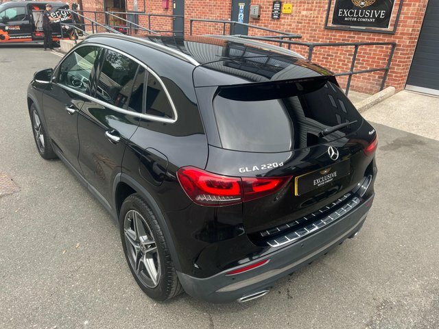 Mercedes-Benz GLA Class 2020 2.0 Gla220d Amg Line Premium 8G-dct 4Matic EO70WFL Black #4