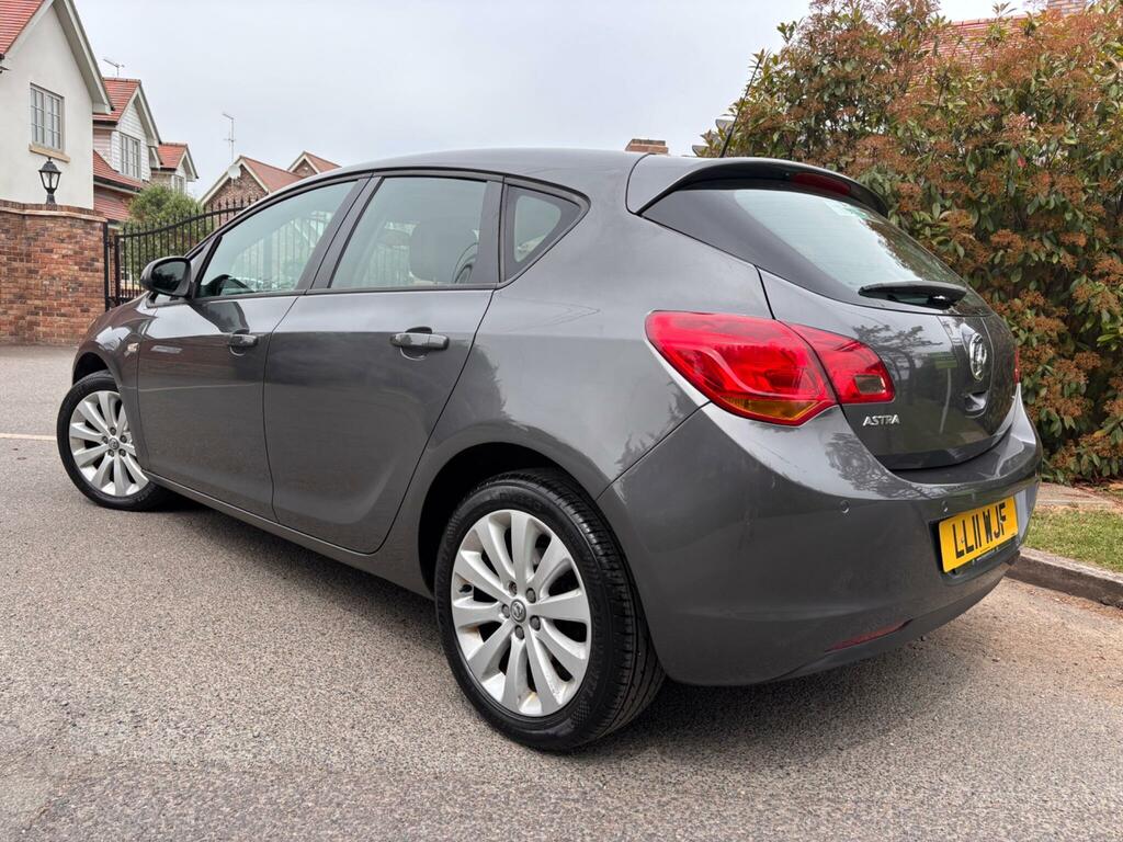 Vauxhall Astra 1.6 16V Exclusiv Euro 5 LL11WJF Grey #5
