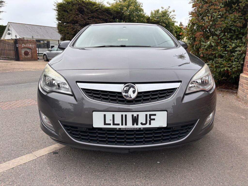 Vauxhall Astra 1.6 16V Exclusiv Euro 5 LL11WJF Grey #2