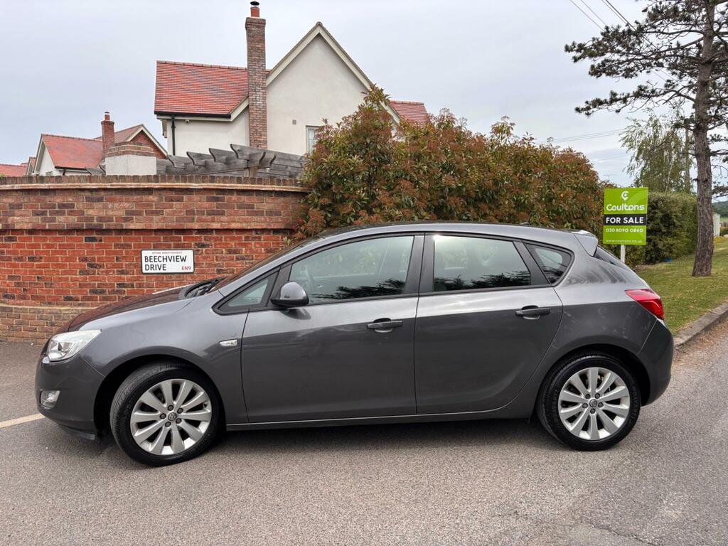 Vauxhall Astra 1.6 16V Exclusiv Euro 5 LL11WJF Grey #4