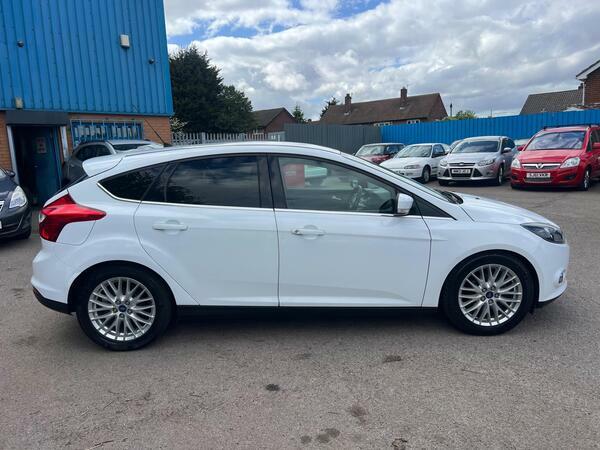 Ford Focus 1.6 Tdci Zetec Euro 5 Ss FV12LDK White #2