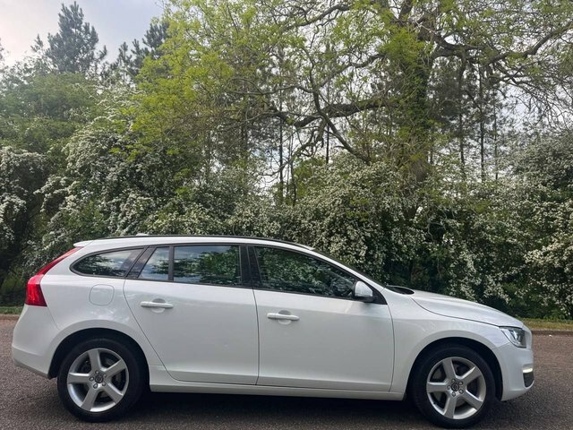 Volvo V60 2.0L 148 Bhp OU18BHE White #4
