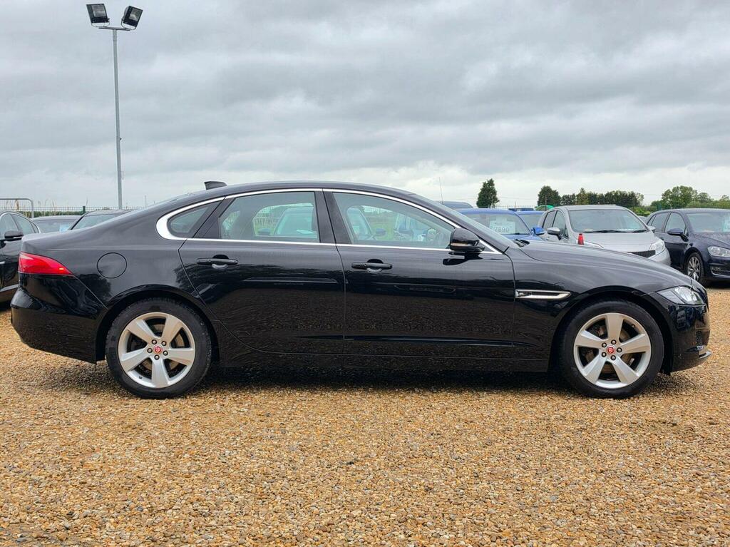 Jaguar XF Saloon 2.0D Portfolio Awd Euro 6 Ss 2 LX17JZO Black #5