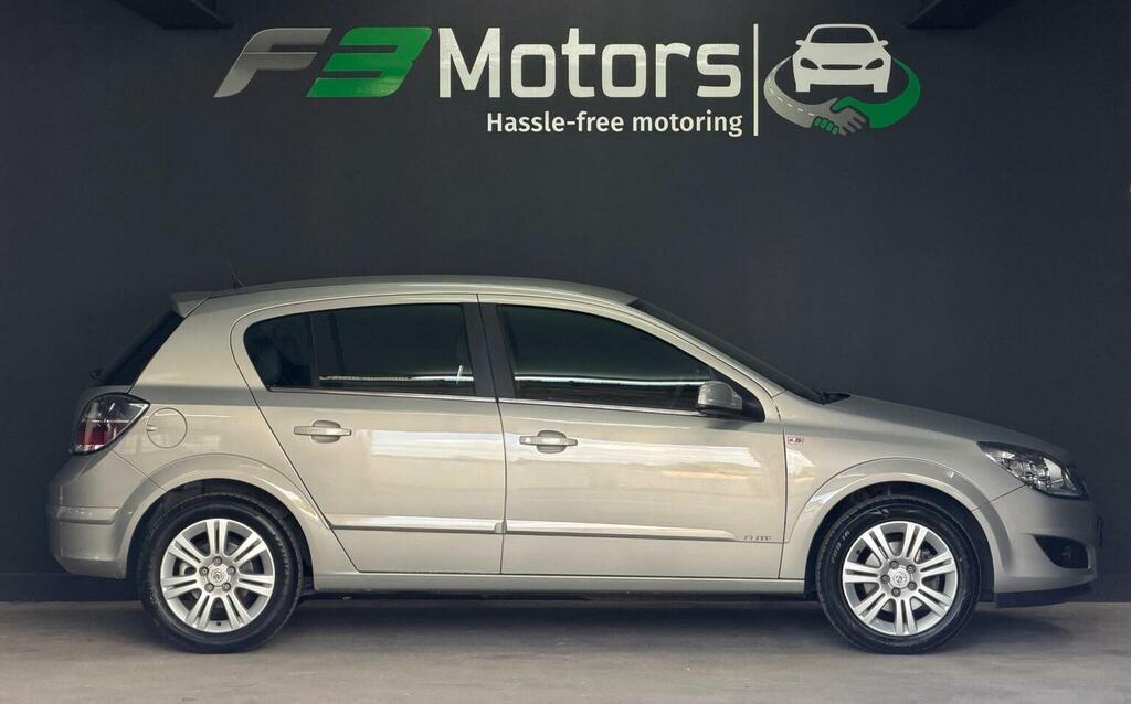 Vauxhall Astra Hatchback 1.6I 16V Elite 200808 Beige #4