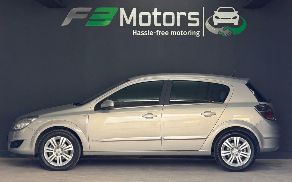 Vauxhall Astra Hatchback 1.6I 16V Elite 200808 Beige #5