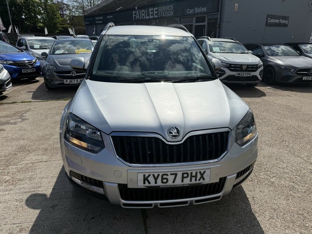 Skoda Yeti Suv 1.2 Tsi Se Drive 2017 Silver #2