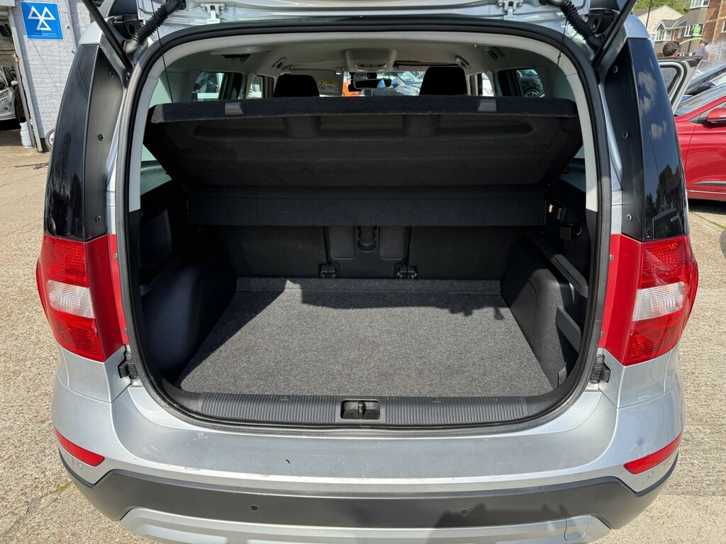 Skoda Yeti Suv 1.2 Tsi Se Drive 2017 Silver #6