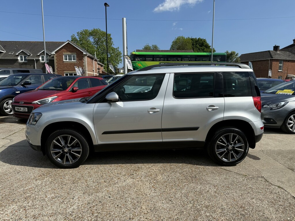Skoda Yeti Suv 1.2 Tsi Se Drive 2017 Silver #3