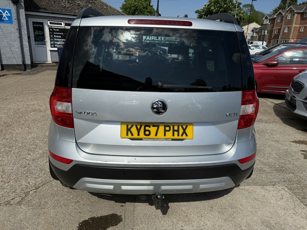 Skoda Yeti Suv 1.2 Tsi Se Drive 2017 Silver #4