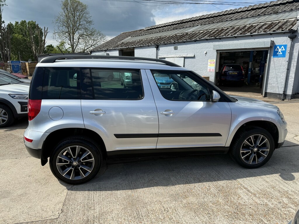 Skoda Yeti Suv 1.2 Tsi Se Drive 2017 Silver #5