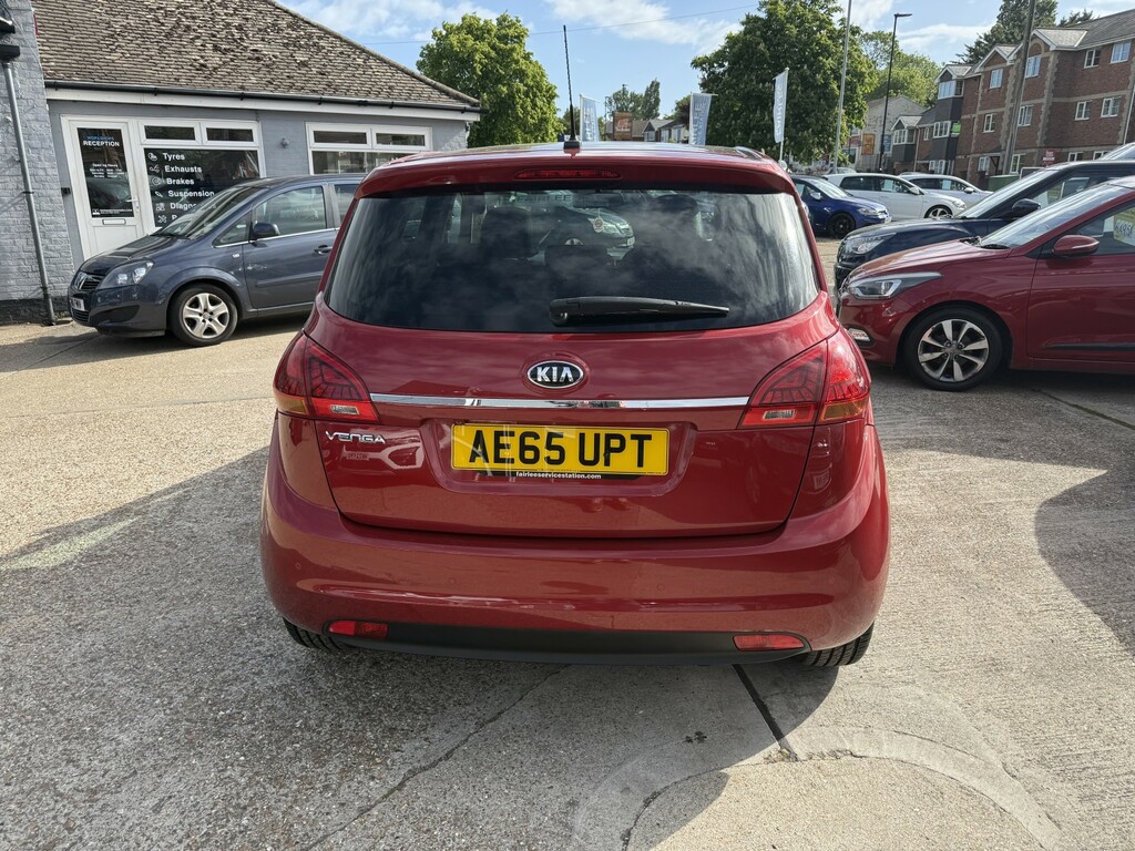 Kia Venga Mpv 1.6 4 2015 Red #3