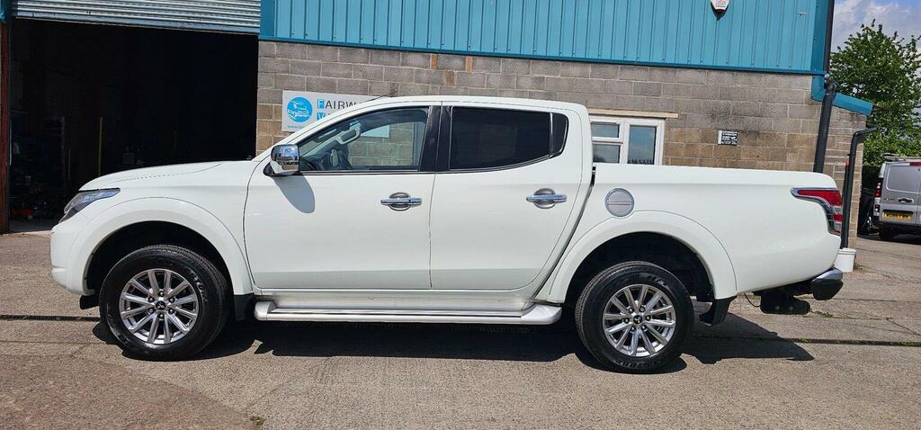 Mitsubishi L200 Pickup 2.4 Di-d Dc Barbarian 4Wd Euro 6 2019 LL05RUS White #4