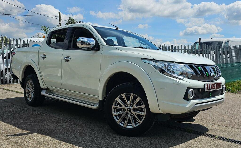 Mitsubishi L200 Pickup 2.4 Di-d Dc Barbarian 4Wd Euro 6 2019 White