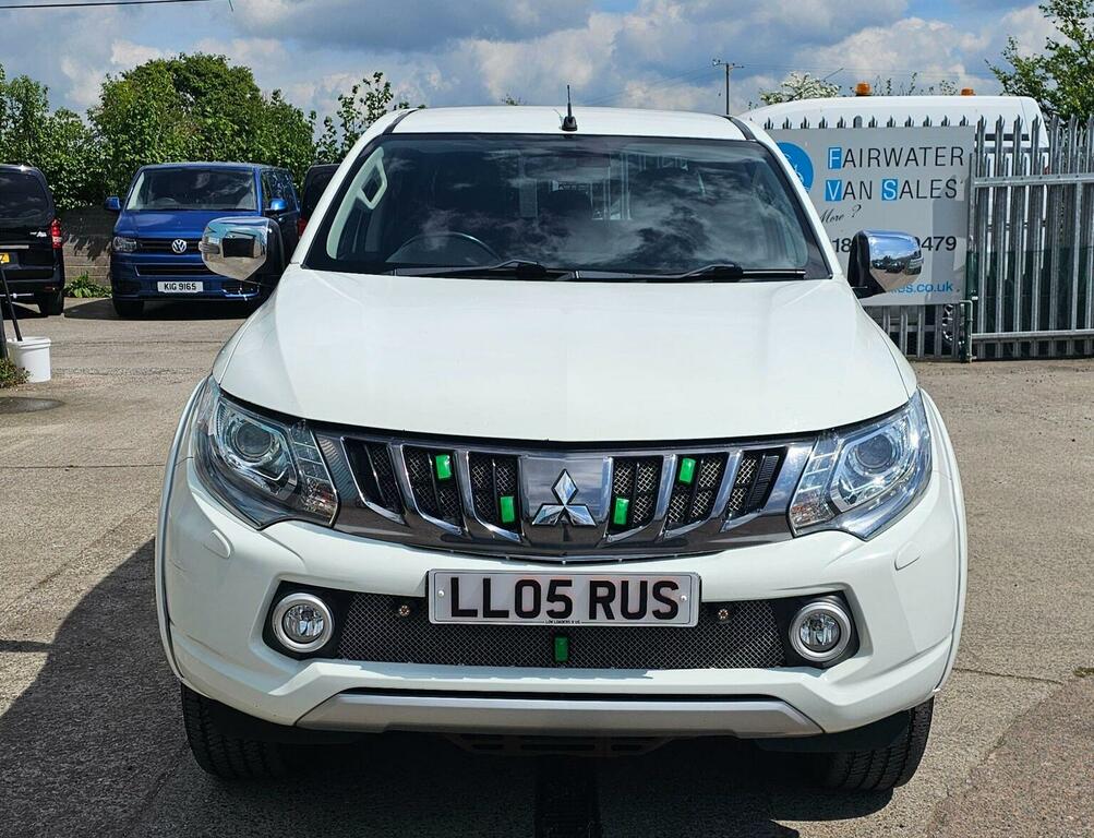 Mitsubishi L200 Pickup 2.4 Di-d Dc Barbarian 4Wd Euro 6 2019 LL05RUS White #2