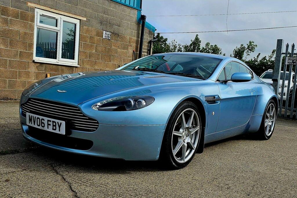Aston Martin Vantage Silver #44