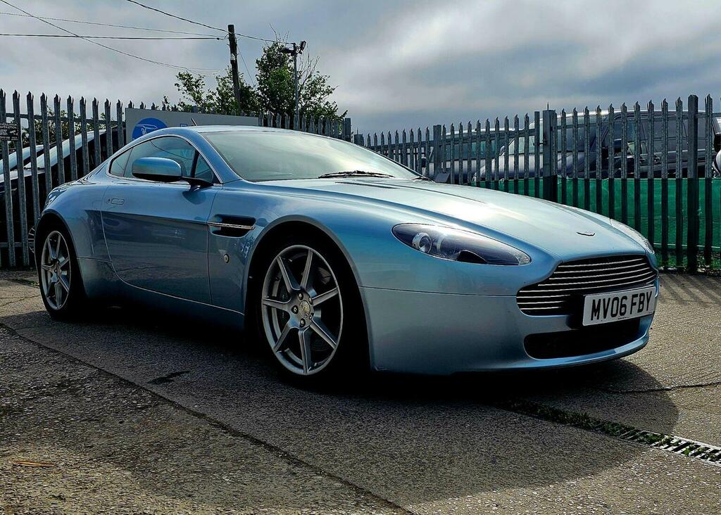 Aston Martin Vantage Silver #40