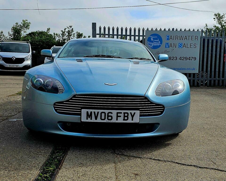 Aston Martin Vantage Silver #35