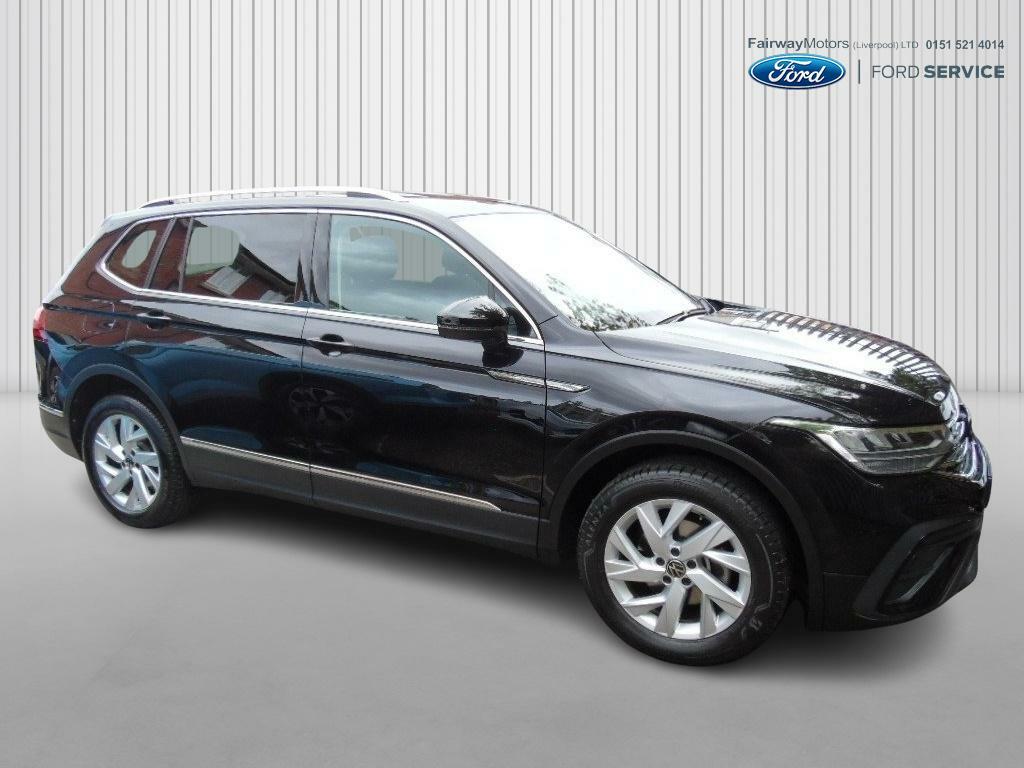 Volkswagen Tiguan Allspace 1.5 Life Tsi Dsg Black #2