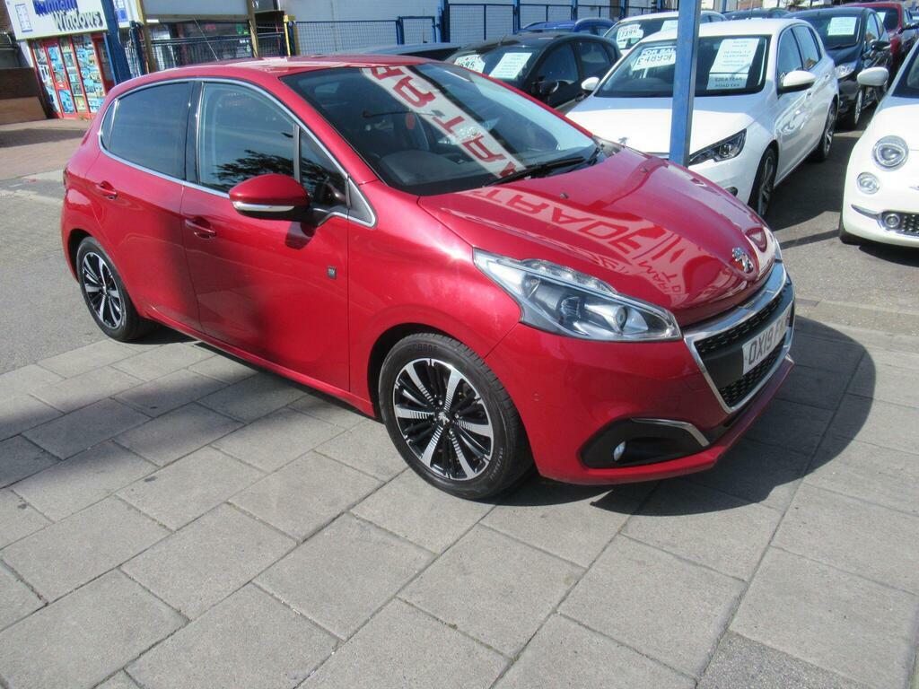 Peugeot 208 1.2 Puretech Tech Edition Euro 6 S S OX19FKN Red #4