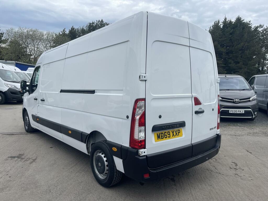 Renault Master 2.3 Dci 35 Business Panel Van Fw MB69XXP White #2