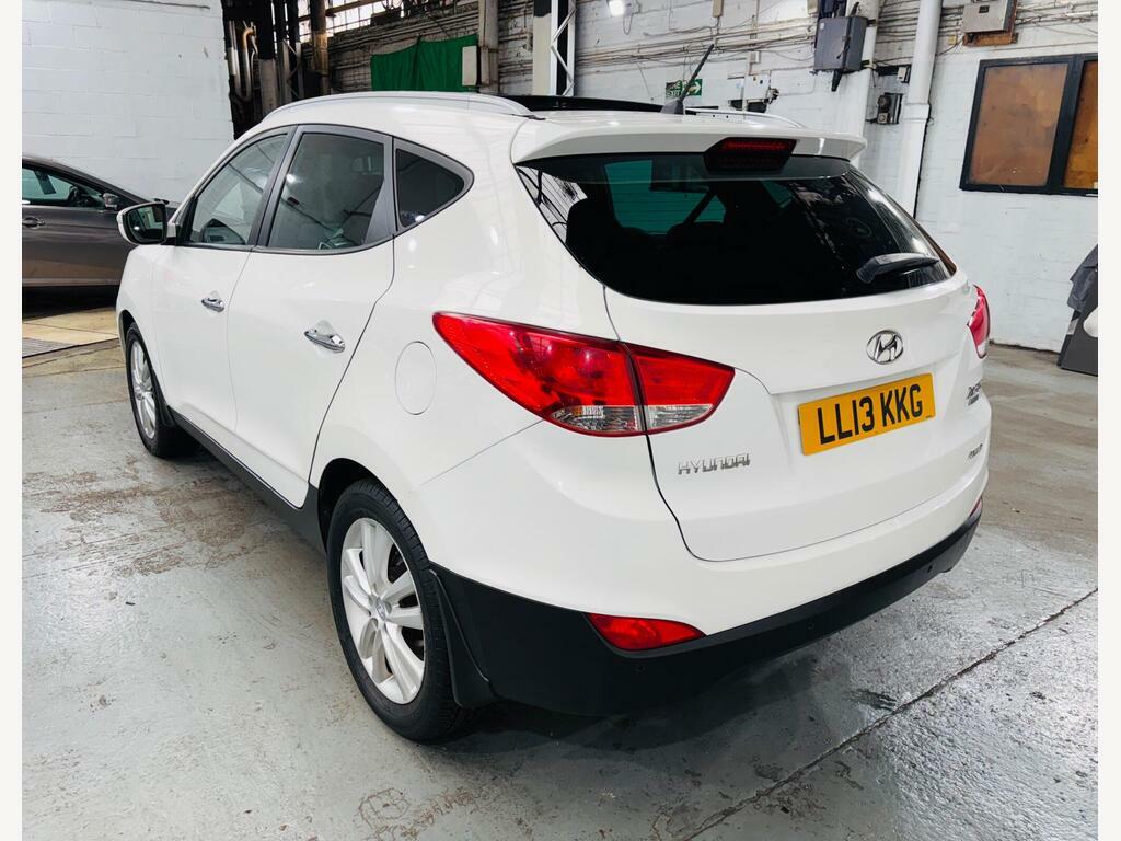 Hyundai Ix35 2.0 Crdi Premium 4Wd Euro 5 LL13KKG White #6