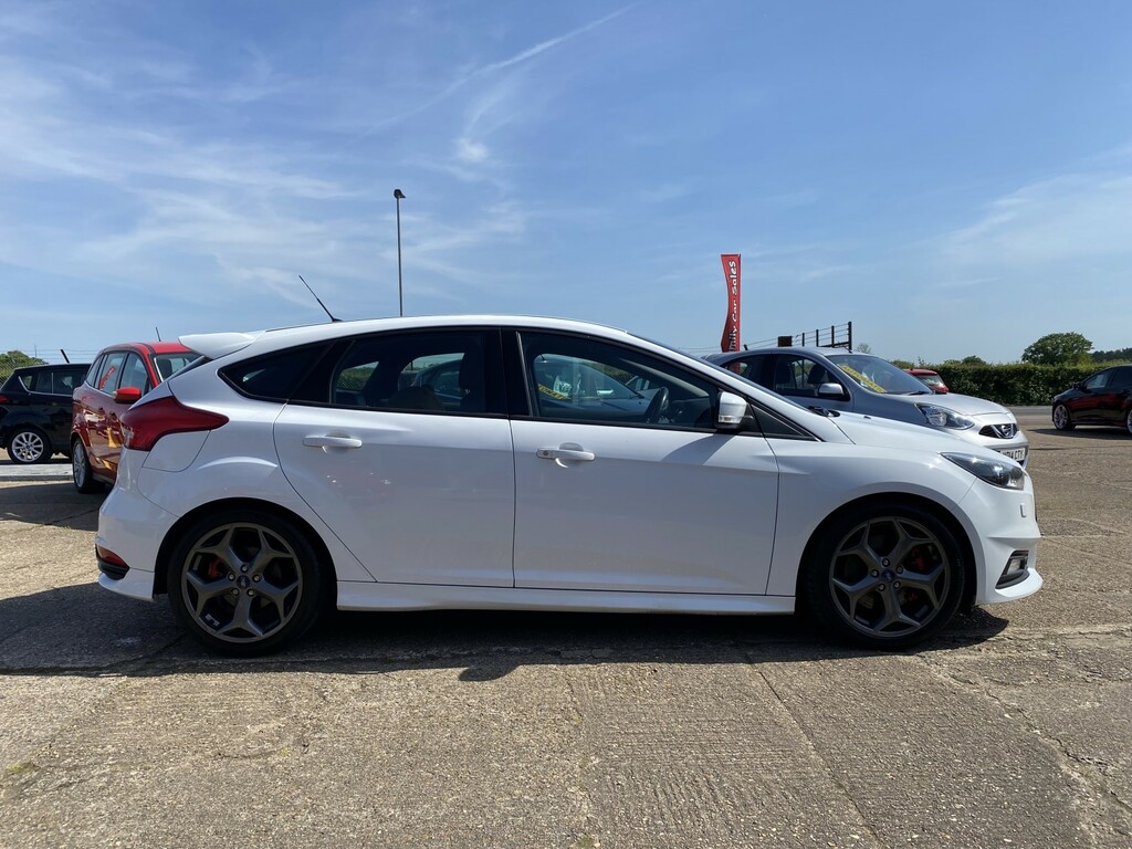 Ford Focus Hatchback 2.0 T Ecoboost St-3 201564 YW64BZA White #5