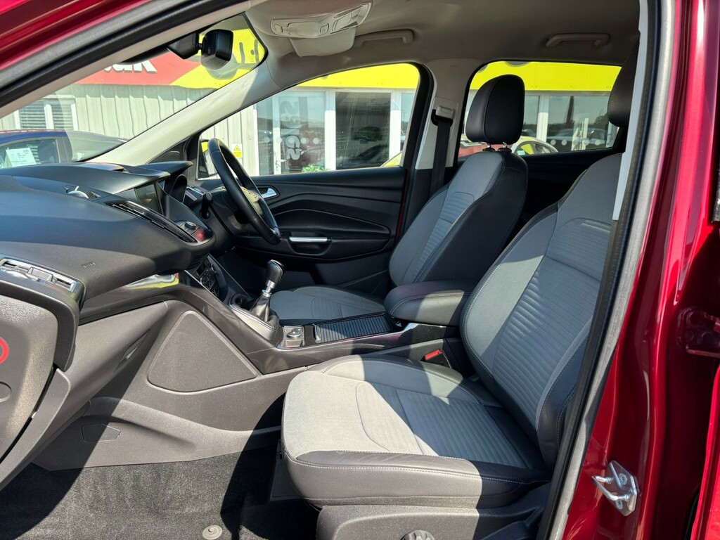 Ford Kuga Suv 2.0 Tdci Titanium 2016 EA66AOJ Red #4