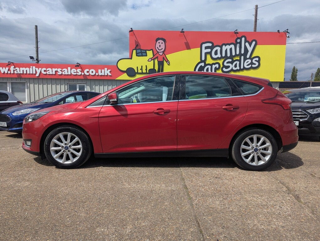 Ford Focus Hatchback 1.5 Tdci Titanium 201666 Red #3