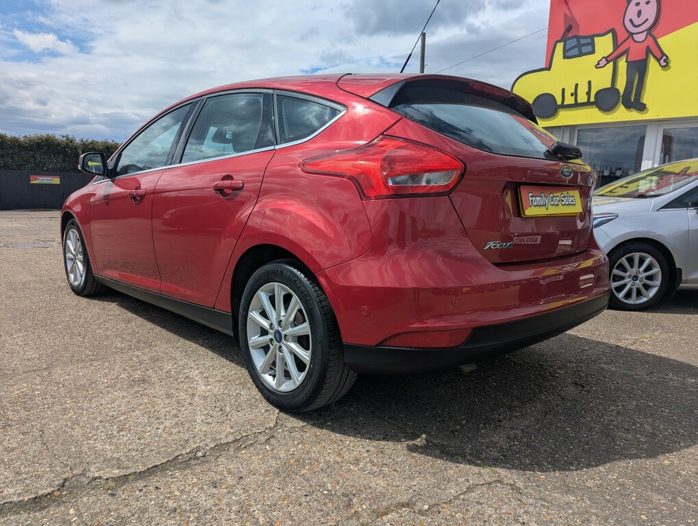 Ford Focus Hatchback 1.5 Tdci Titanium 201666 Red #2