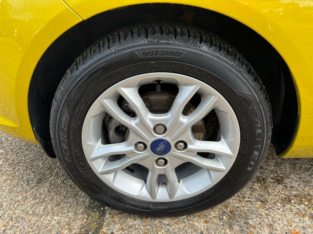 Ford Fiesta Hatchback 1.25 Zetec 201414 Yellow #4