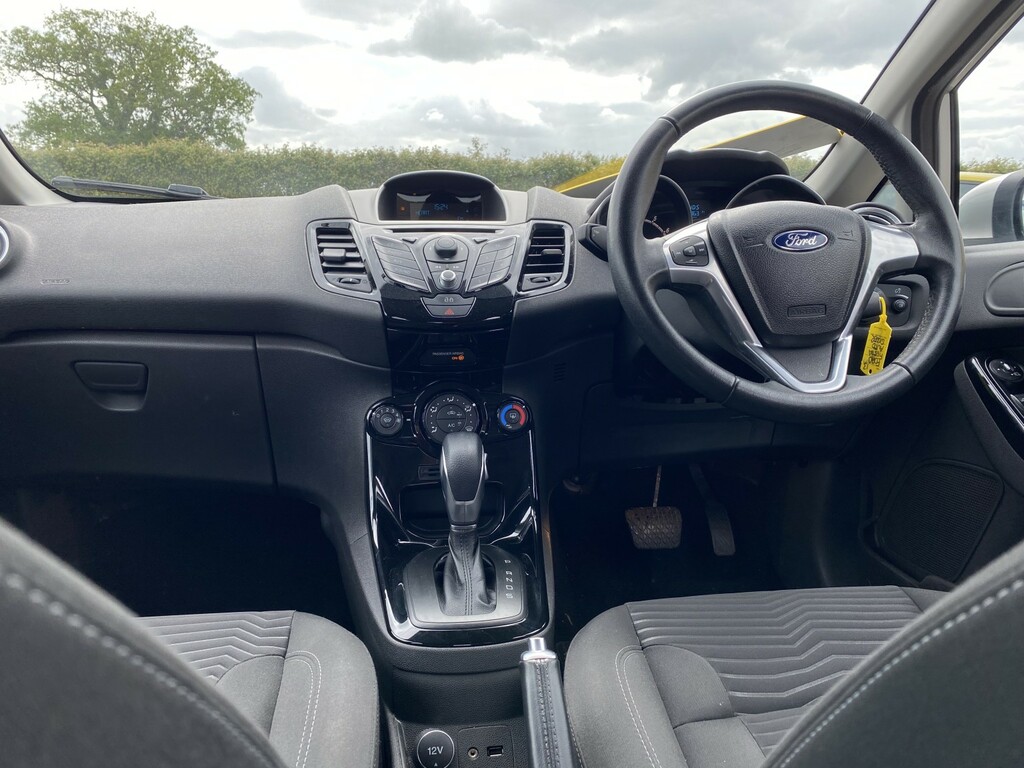 Ford Fiesta Hatchback 1.6 Zetec 201363 Silver #2