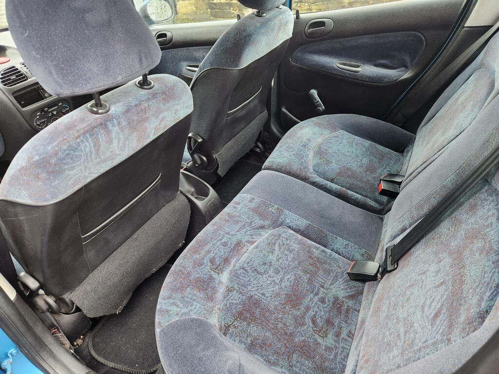 Peugeot 206 Style 5-Door Red #15
