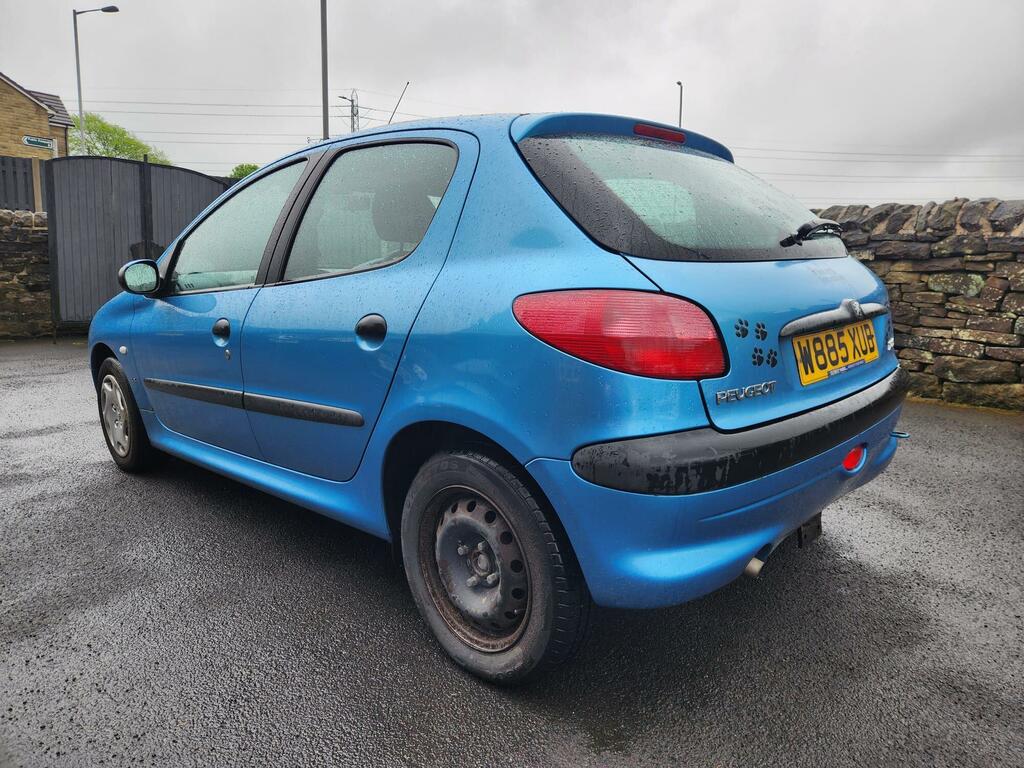 Peugeot 206 Style 5-Door Red #4