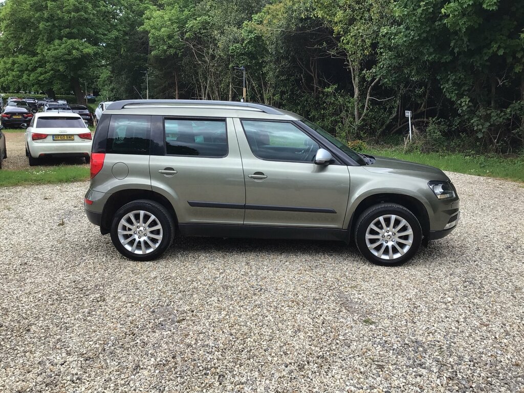 Skoda Yeti 1.2 Tsi Se Outdoor Dsg Euro 5 105 Ps WG64URH Green #3