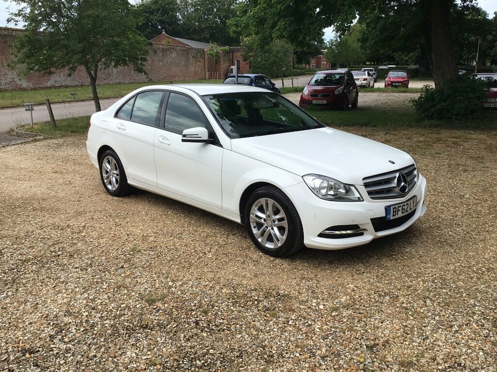 Mercedes-Benz C Class 2.1 C200 Cdi Blueefficiency Executive Se Saloon White