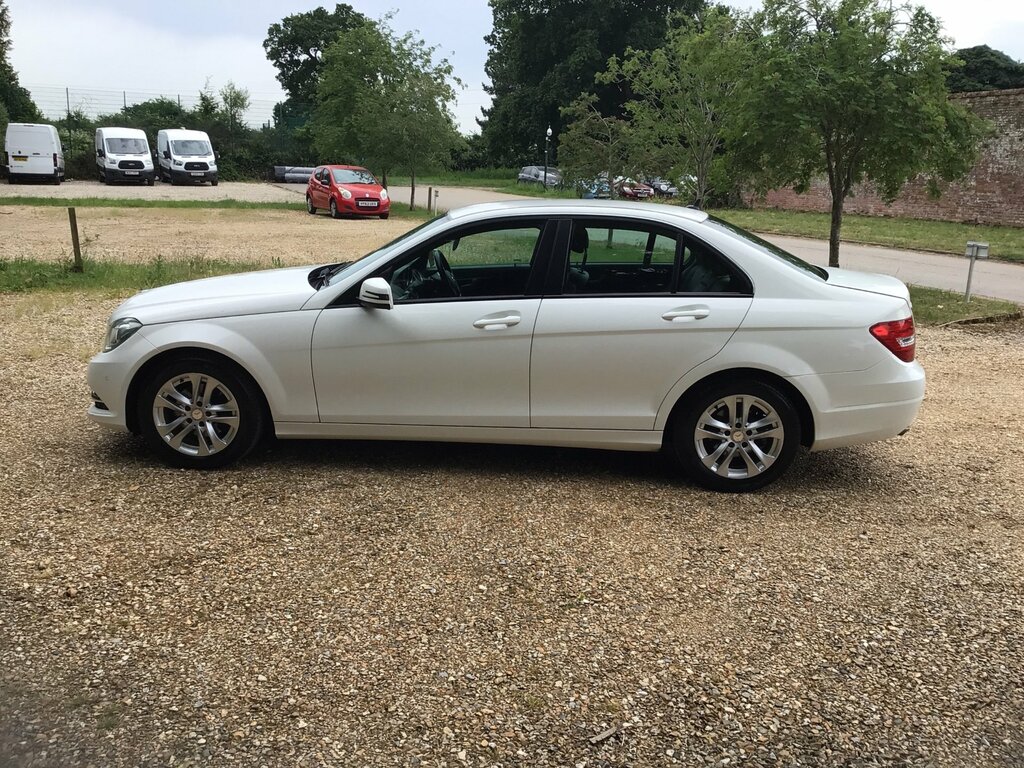 Mercedes-Benz C Class 2.1 C200 Cdi Blueefficiency Executive Se Saloon BF62LYJ White #6