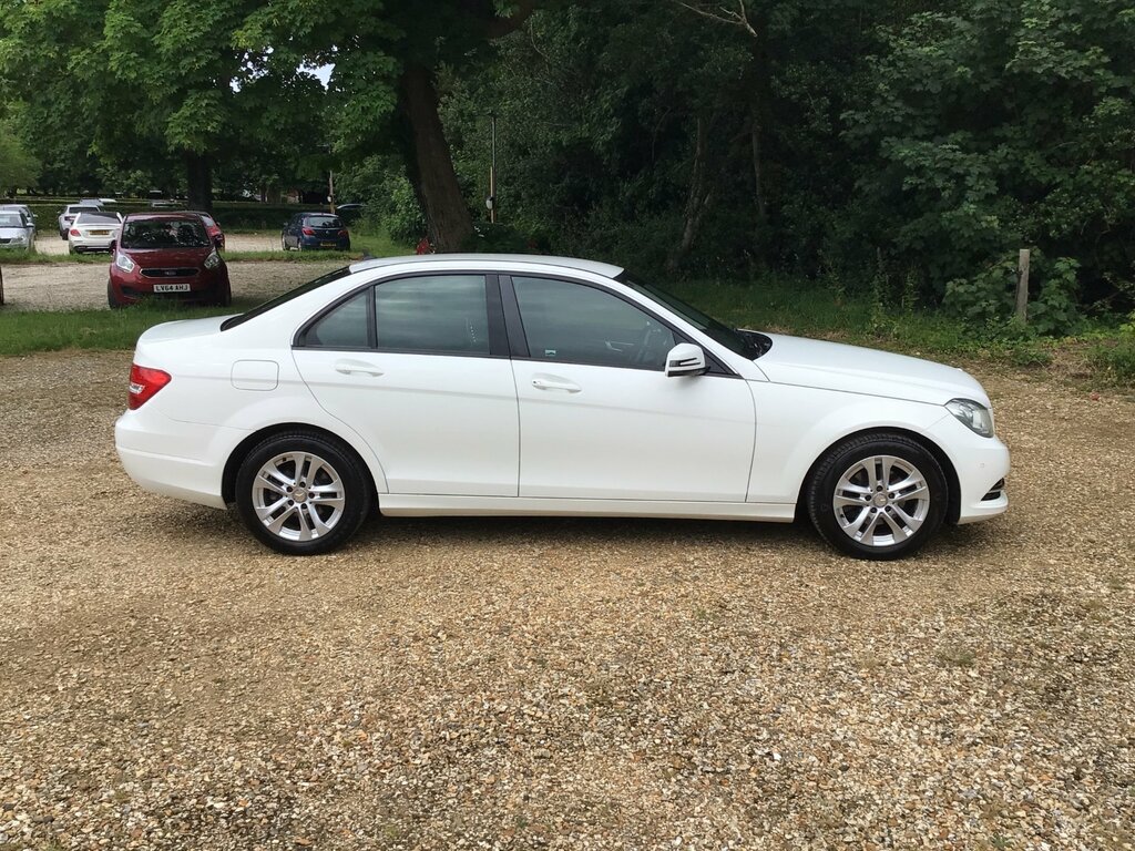 Mercedes-Benz C Class 2.1 C200 Cdi Blueefficiency Executive Se Saloon BF62LYJ White #3