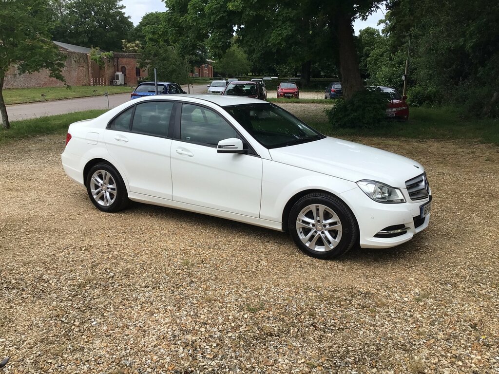 Mercedes-Benz C Class 2.1 C200 Cdi Blueefficiency Executive Se Saloon BF62LYJ White #2