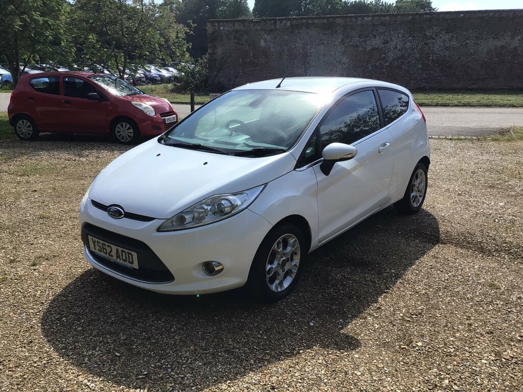 Ford Fiesta 1.25 Zetec Hatchback Euro 5 82 YS62AOD White #5