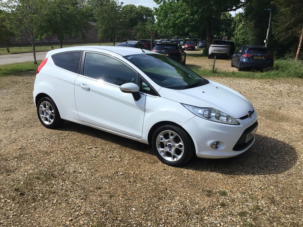 Ford Fiesta 1.25 Zetec Hatchback Euro 5 82 YS62AOD White #2
