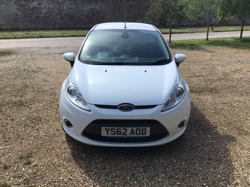 Ford Fiesta 1.25 Zetec Hatchback Euro 5 82 YS62AOD White #4