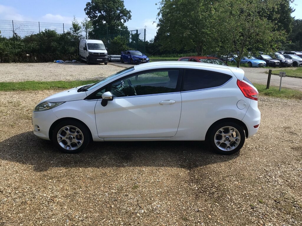 Ford Fiesta 1.25 Zetec Hatchback Euro 5 82 YS62AOD White #6