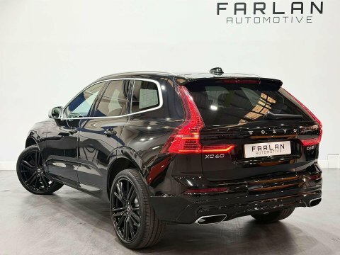 Volvo XC60 2.0 D4 R-design Black #4