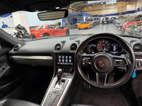 Porsche 718 Cayman Gt4  #33