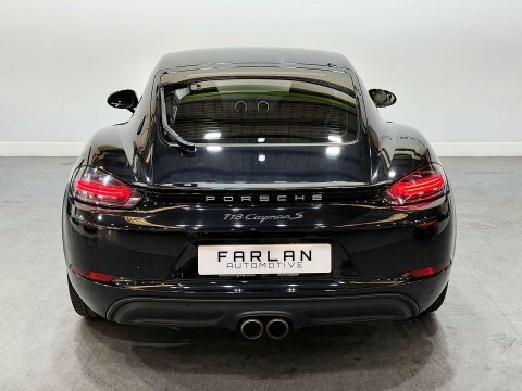 Porsche 718 Cayman Gt4  #19